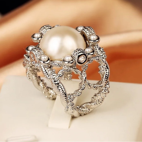 Sterling Silver Pearl Exaggerated Ring - Picture 8 of 10